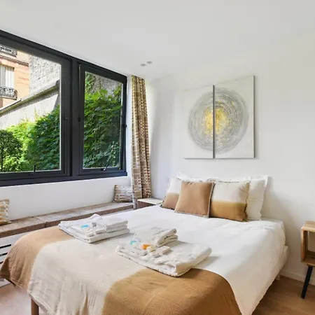 314 Monnier - Superb In * Paris